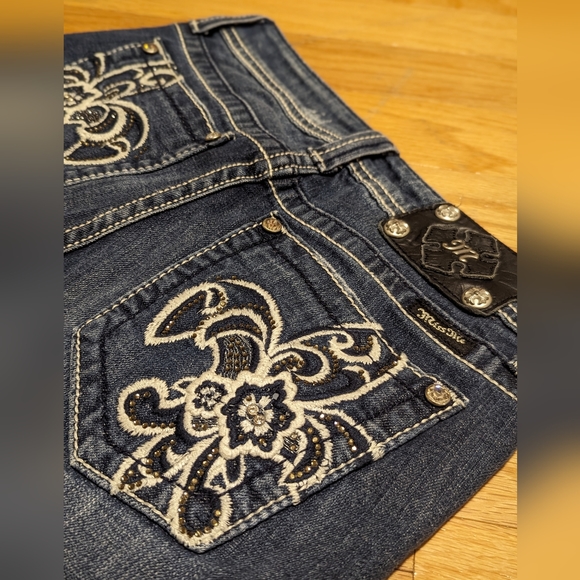 Miss Me Denim - Miss Me JP5033 Boot 28 X 33 Fleur Embellished Women's Jeans Medium Wash Zip Fly
